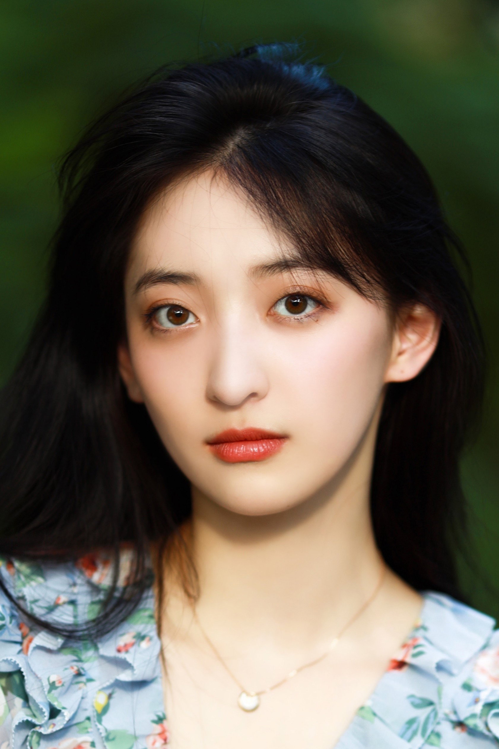 修雨秀 as Lily in Close To Love