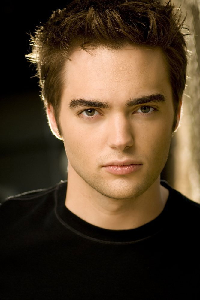 Drew Tyler Bell as James in The Seeker: The Dark Is Rising