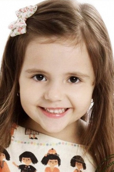 Duda Batista as Clarinha in Head Over Heels 3