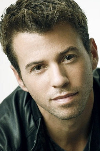 Tomer Offner as Shahar Levin in Rosh Gadol