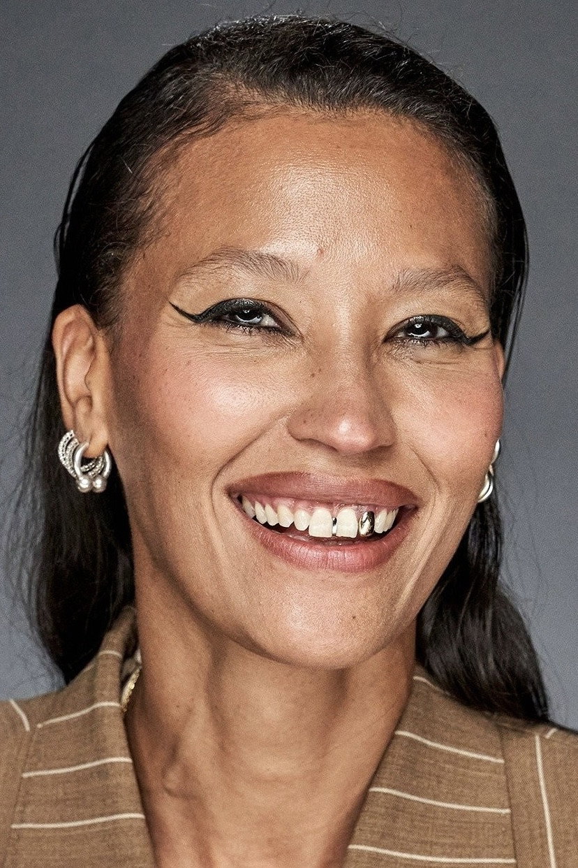 Aino Jawo as Self in Det svenska popundret