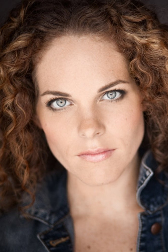 Amber Lewis as Lydia in The Secrets of Bella Vista