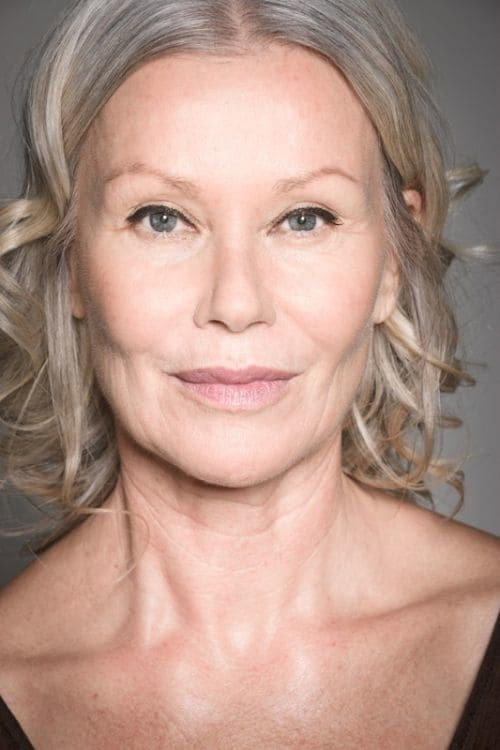 Terry Norton as Anne Hughes in Pavement