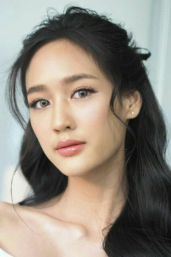 พาย รินรดา แก้วบัวสาย as Chawala in Captive Heart
