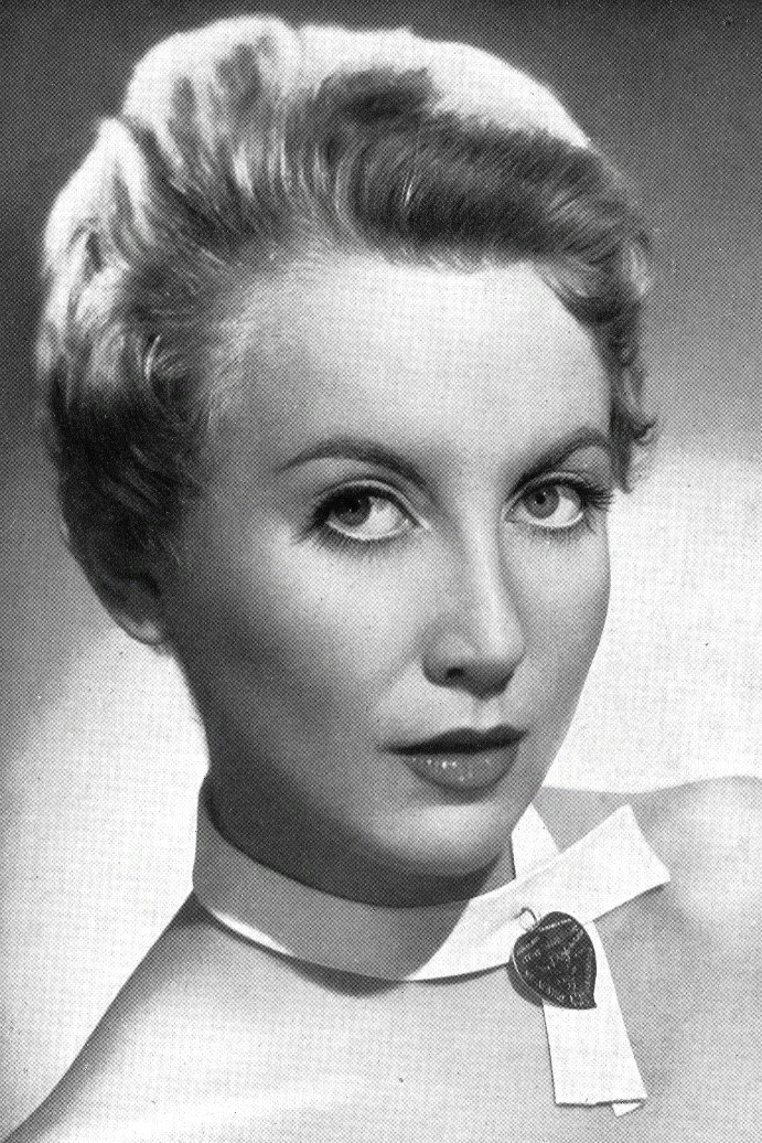 Marie Daëms as Karine in Que personne ne sorte