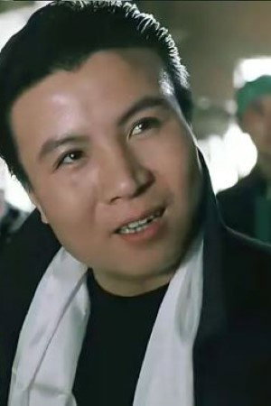 Degang Huang as Fei Hong in The Train Robbers