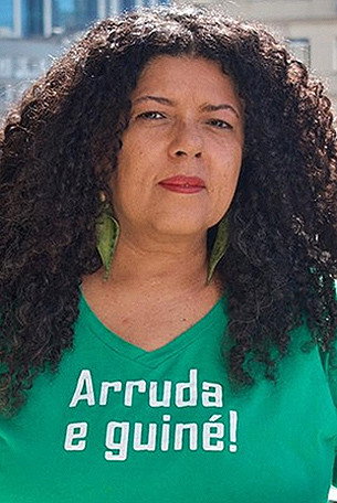 Natara Ney as herself in Amizade