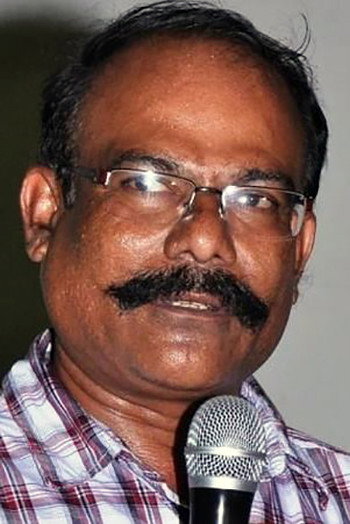 Muthu Raman as Southu Mutti in Thorati