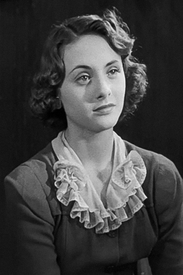 Milú as Madrinha in The Killers