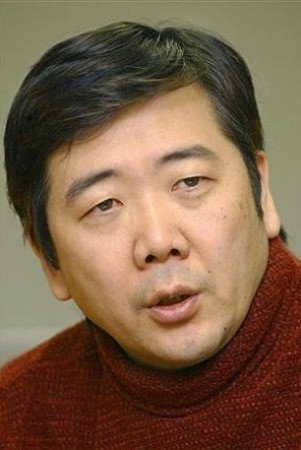 鴻上尚史 as Sumikawa in Freesia: Bullet Over Tears