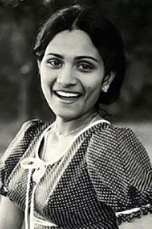 Shoba as Kusuma in Aparichita