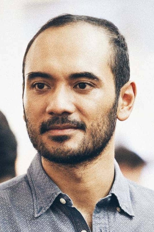 Ario Bayu as Soeraja in Cigarette Girl