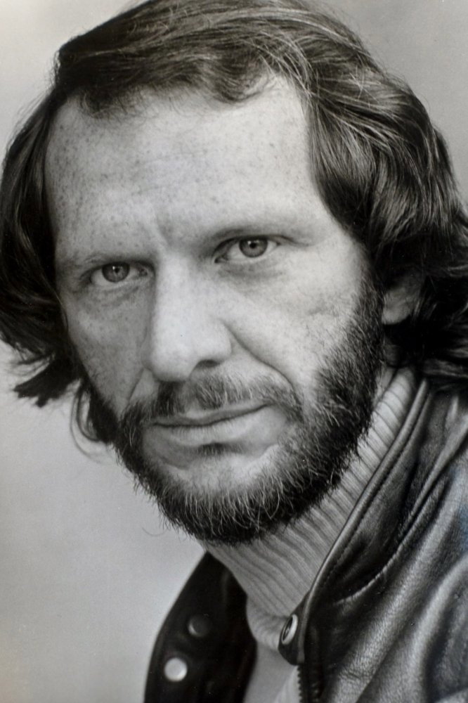 Seth Allen as Oscar Loop in The Director Who Buys Me Dinner