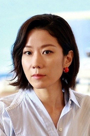 전혜진 as Song Ka-kyung in Search: WWW