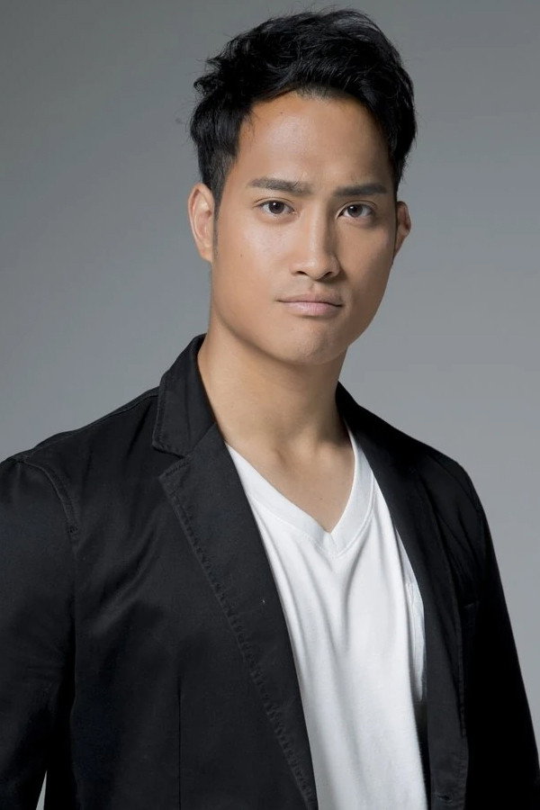 佳久創 as Kaguragi Dybowski / Hachi Ohger in Ohsama Sentai King-Ohger vs. Donbrothers