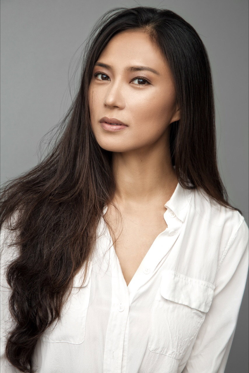 Xin Wang as Amélie in The Eye of Silence