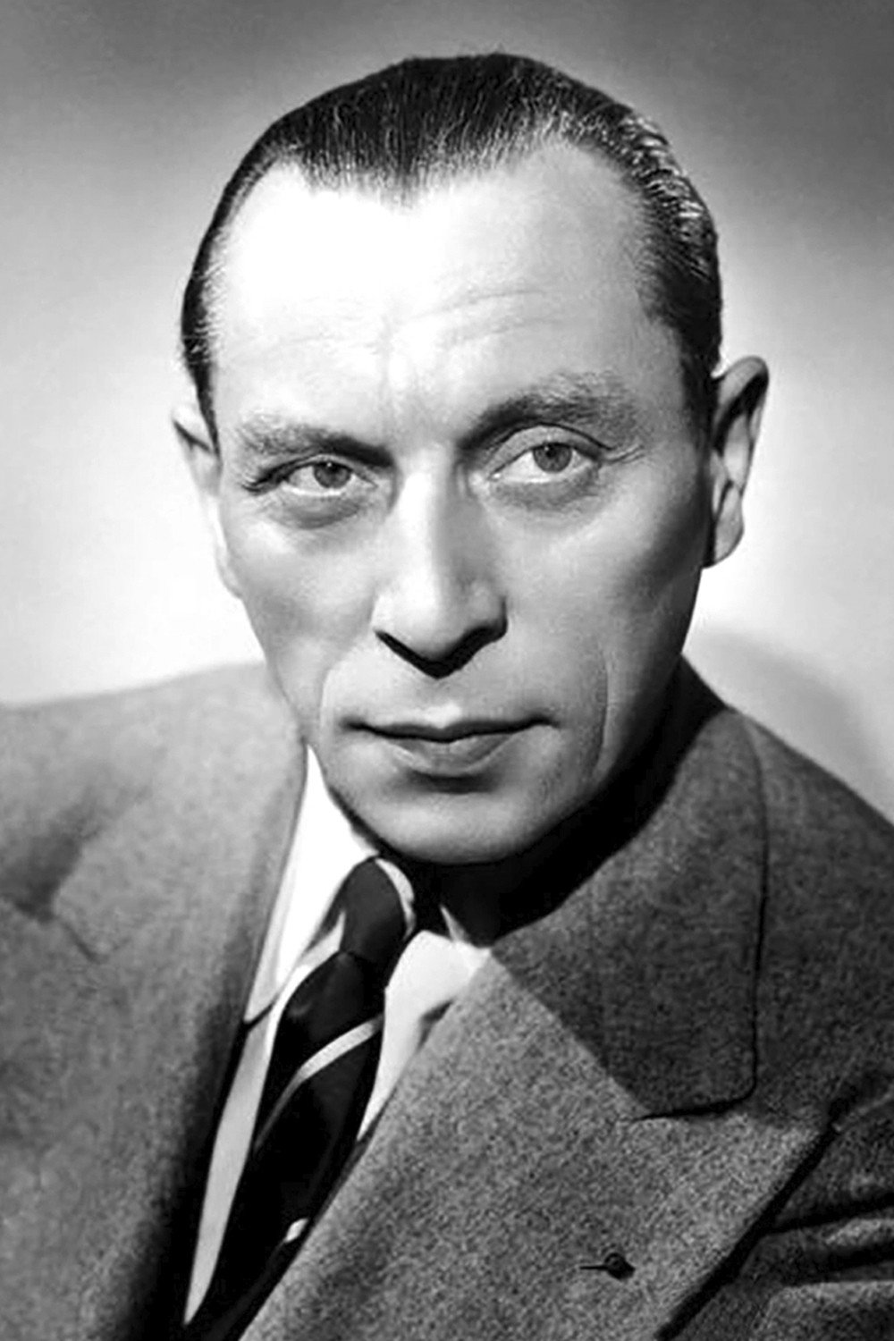 Louis Jouvet as Rossignol in Sirocco