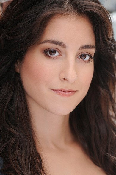 Jenna Laurenzo as Amanda in Maid of Dishonor
