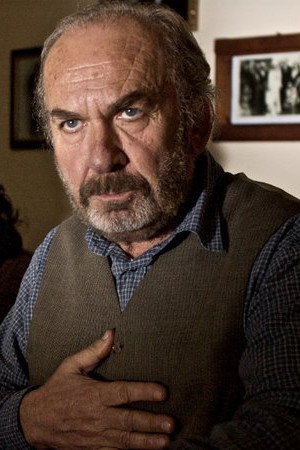 Gulielm Radoja as Elezi in Il ritratto incompiuto