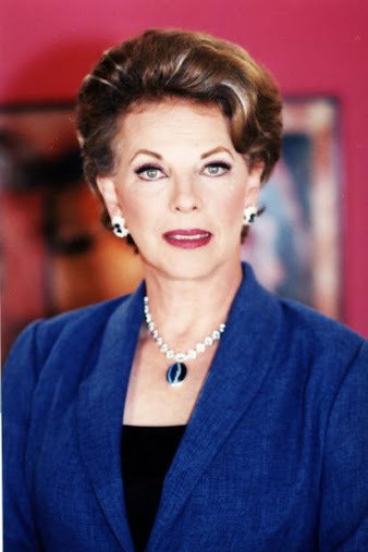 Regina Torné as Antonieta Escandón in Catalina y Sebastián