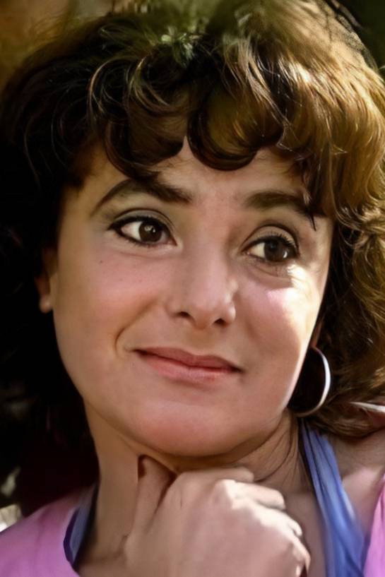 Ophelia Shtruhl as Stella in אסקימו לימון