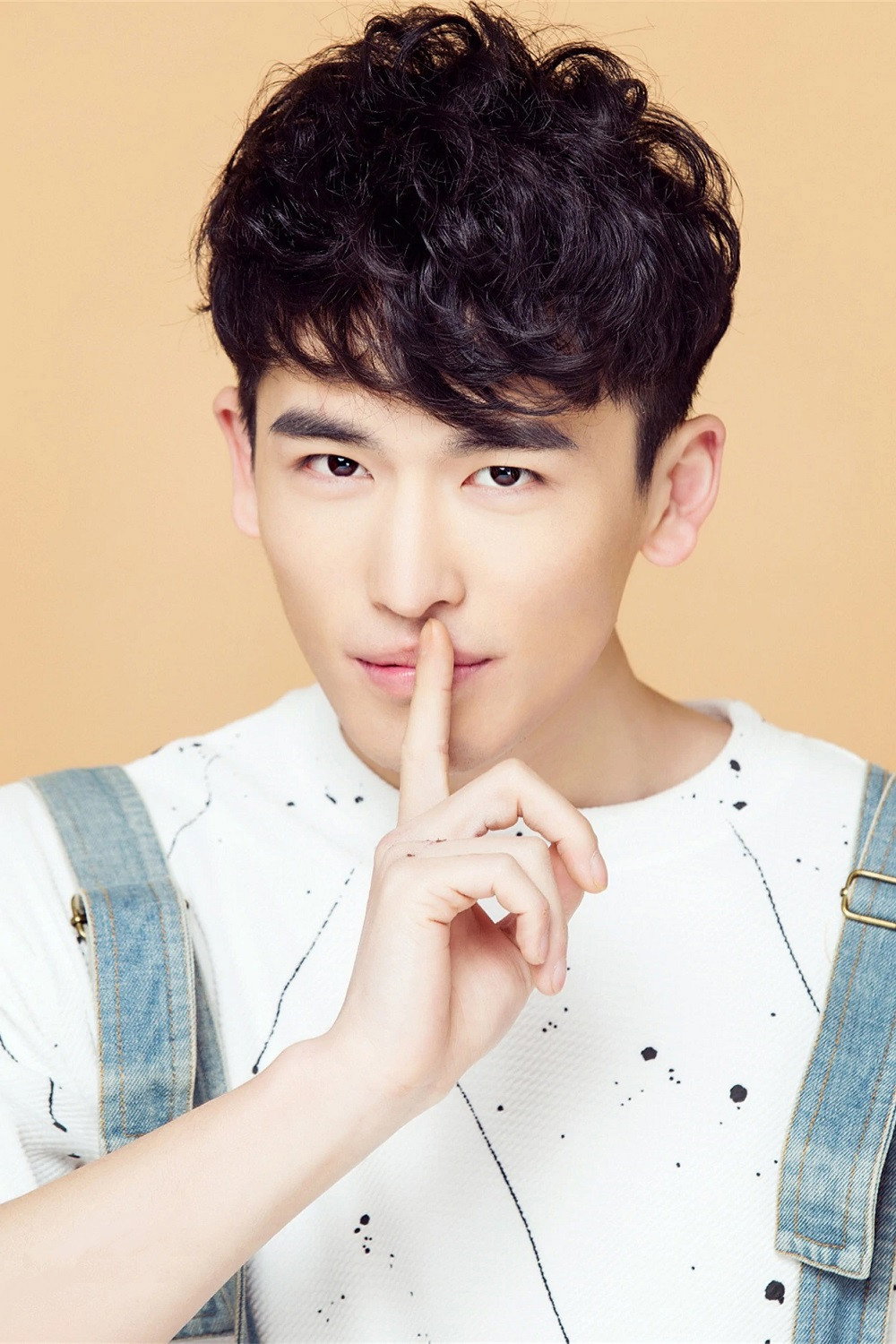 Hao Ming Qi as Yu Yizhou in Reverse Chase