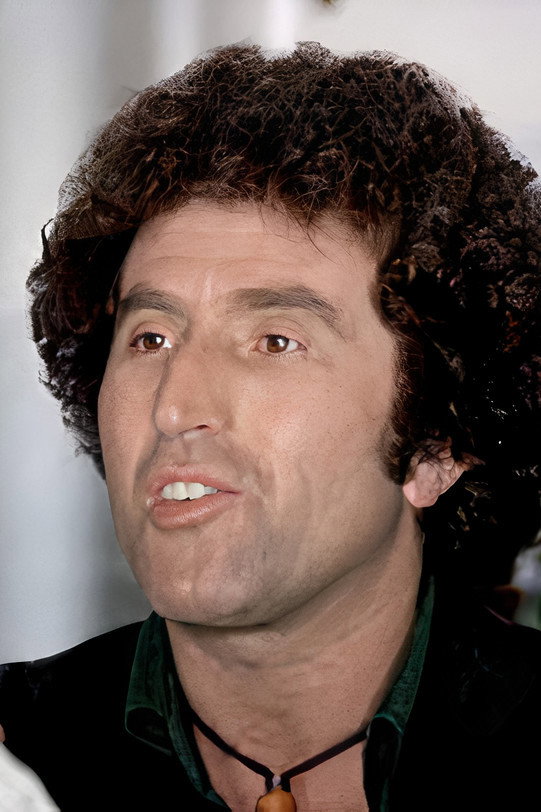 Giovanni Elsner as Agent Diotallevi in Fear in the City