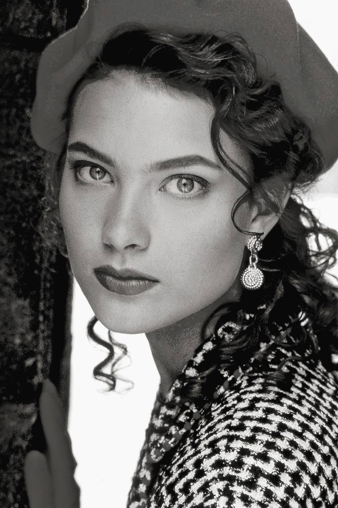 Shalom Harlow as Charlotte in I Love Your Work