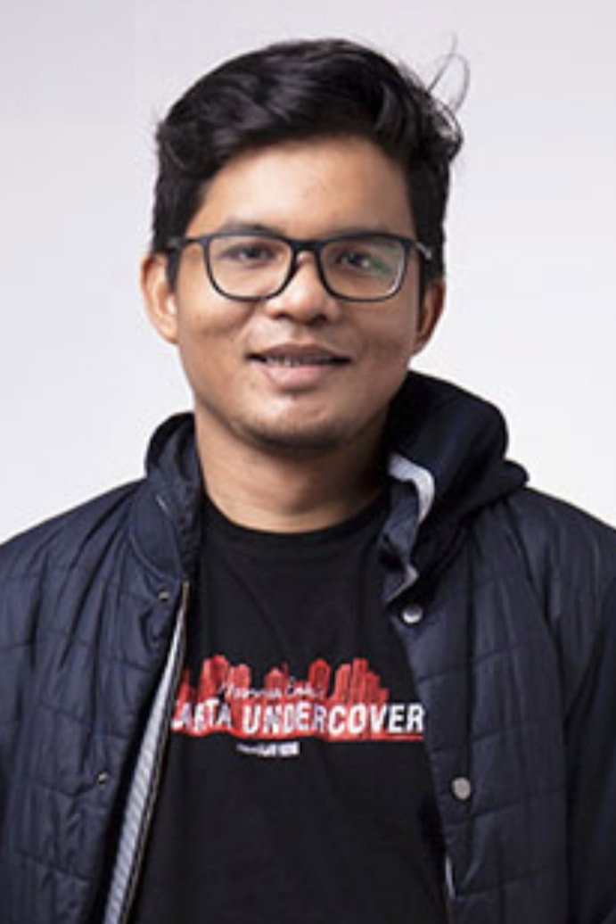 Fajar Nugros as Self in YK48