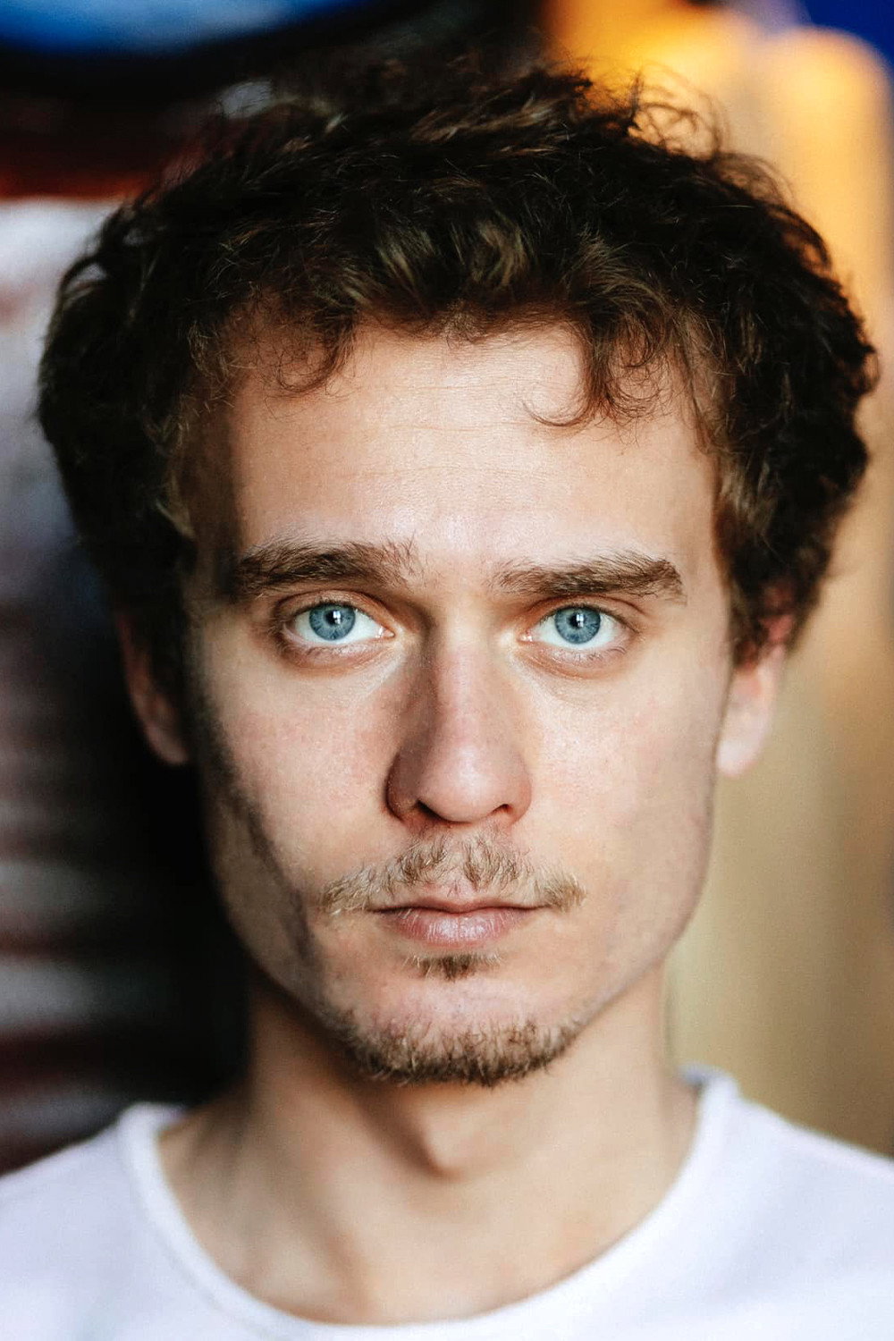Vlad Ionut Popescu as Ovi in Dincolo