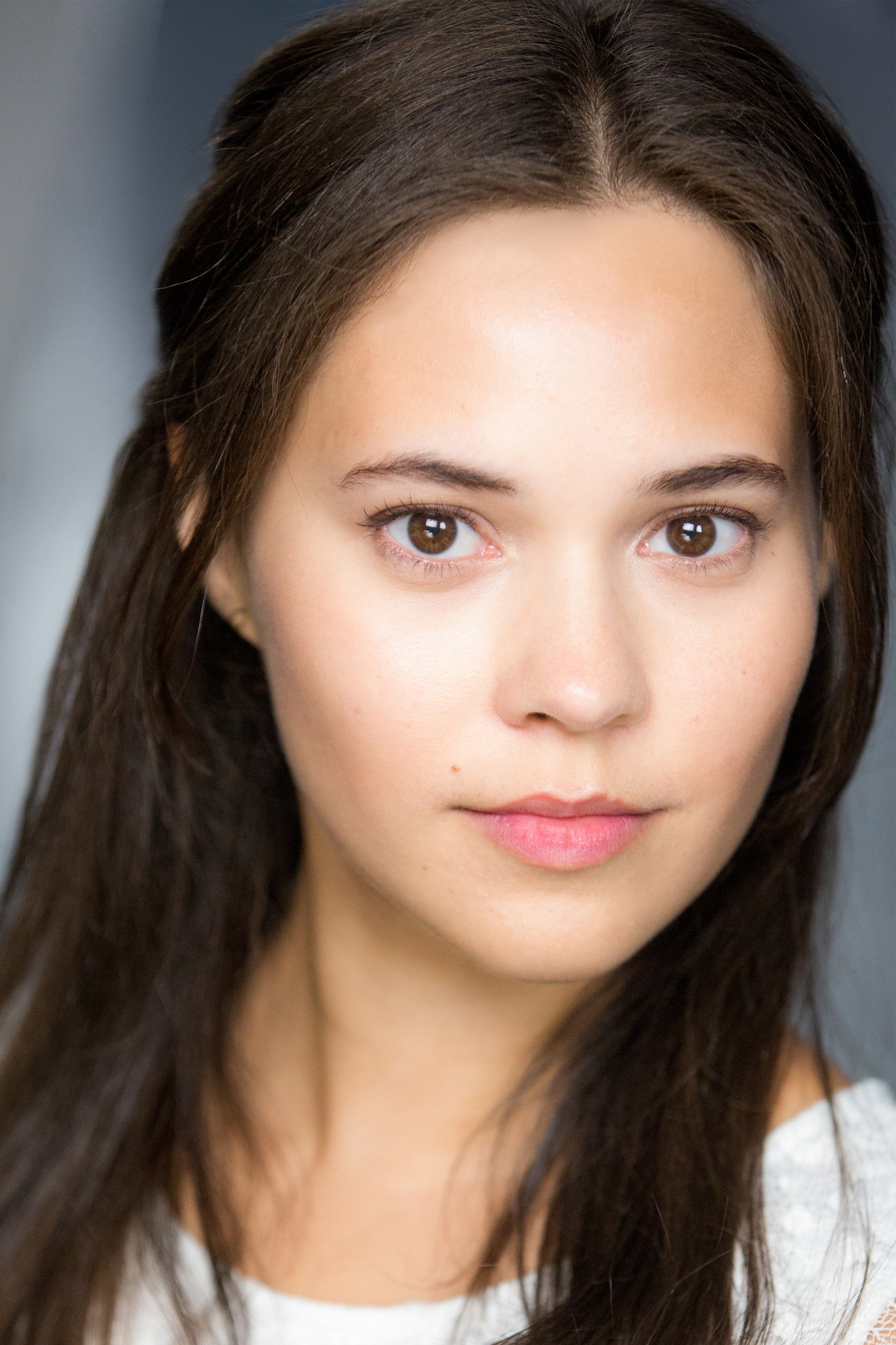 Emma Fischer as Analyn Bayani in The Deal