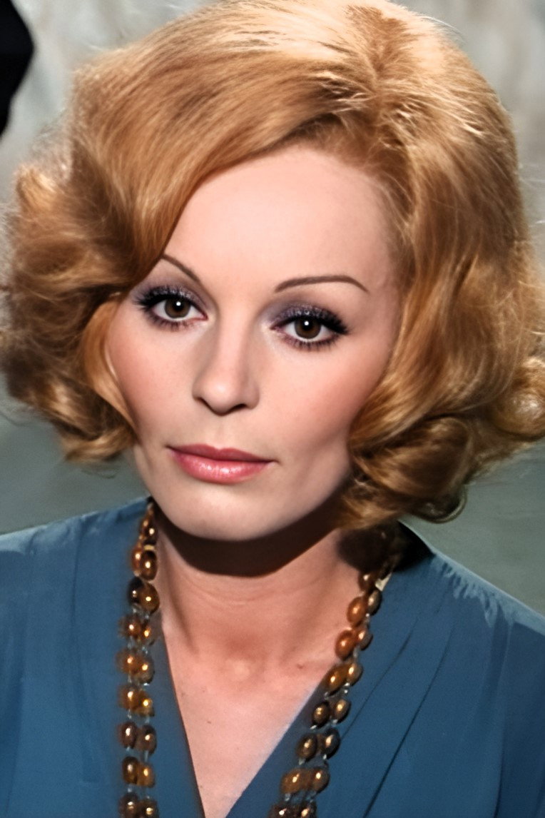 Franca Polesello as Barbara in Navajo Joe