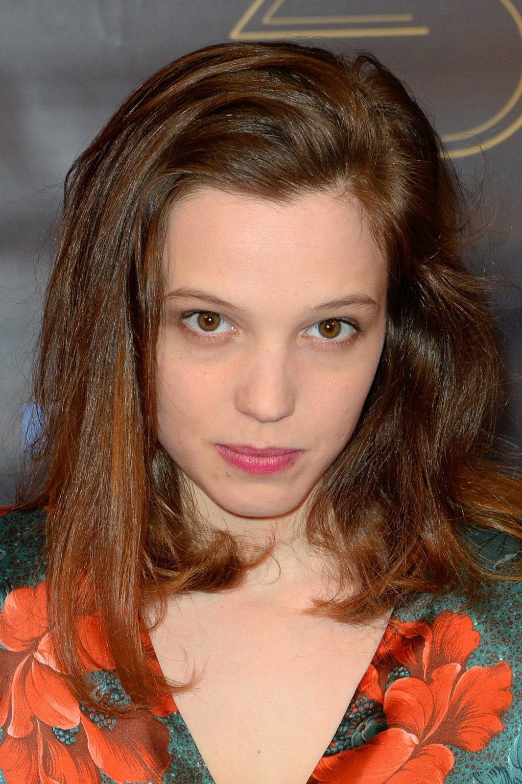 Solène Rigot as Mathilde in 17 Girls