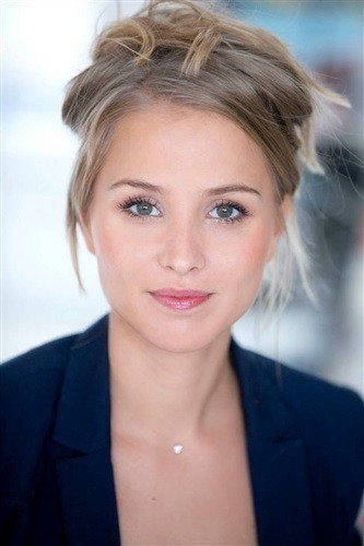 Déborah Krey as Alice Ravanel (entre 1986-1989) in Blue Gold
