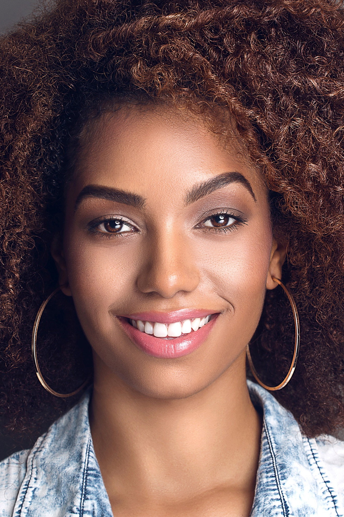 Ariel Iman as Zoe in A Professor's Vengeance
