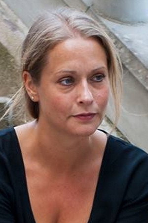Hanna Ekman as Lotta in Sjätte juni