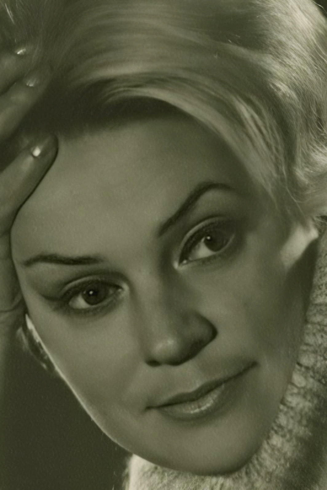 Aldona Jodkaitė as Rūta in The Bridge