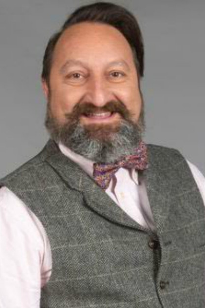 Gonzalo Torres as Luis Mario in Papá X Tres