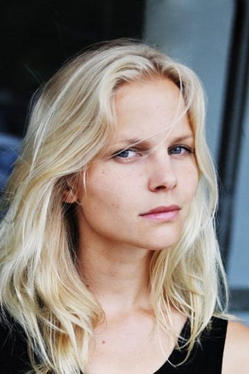 Sinja Dieks as Helen Petersen in Matula