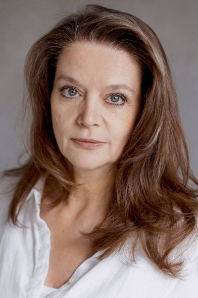 Susanne von Medvey as Mutter (voice) in Felix: All Around the World