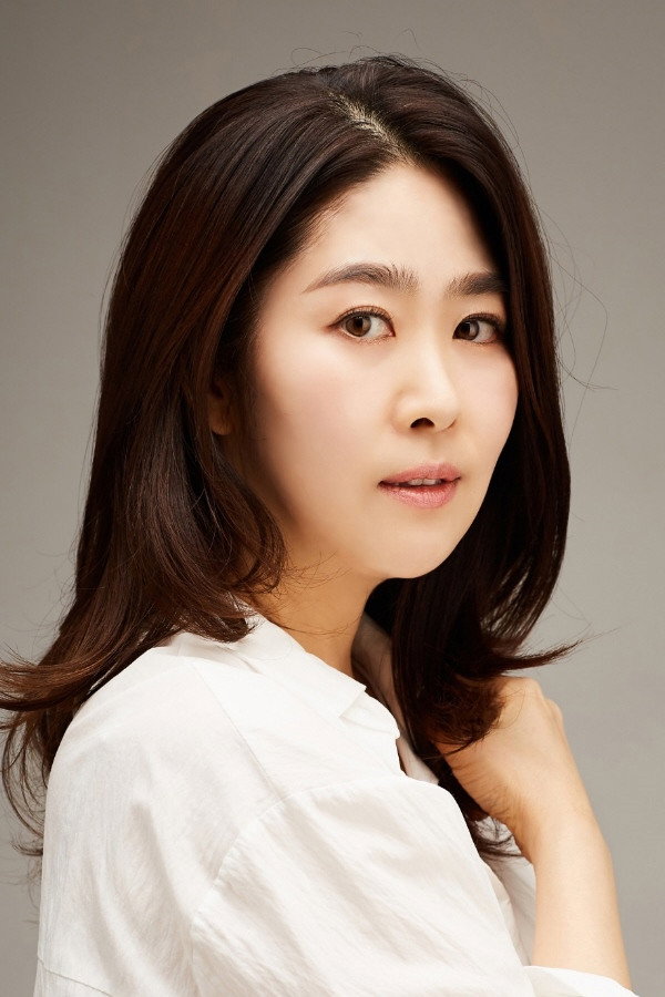 김지영 as Hong Bok-hee in Link: Eat, Love, Kill