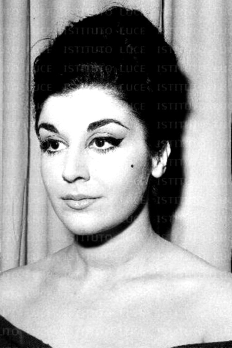 Solveyg D'Assunta as Blanche in Extra
