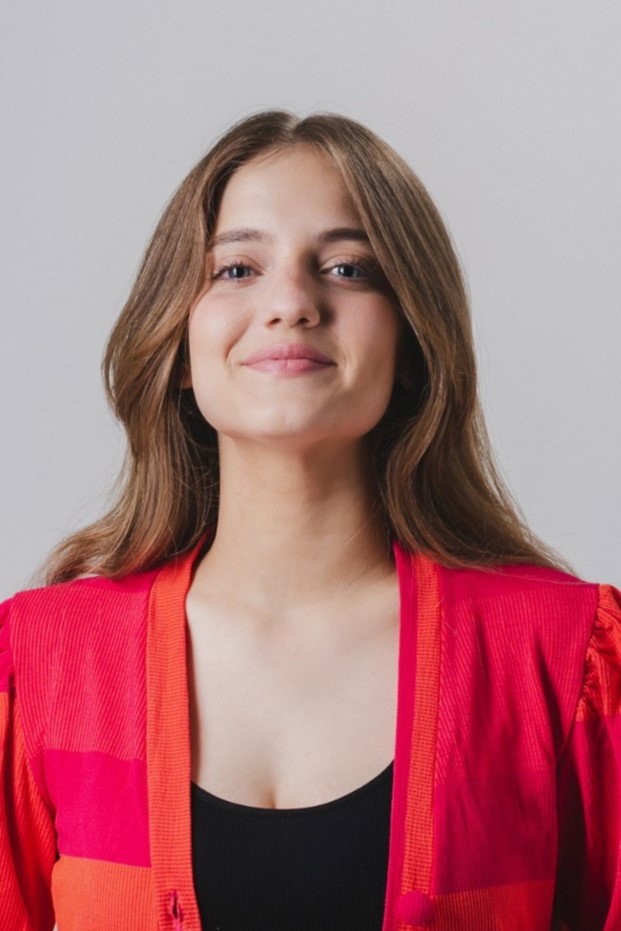 Tábatha Almeida as Luara in Vicky e a Musa