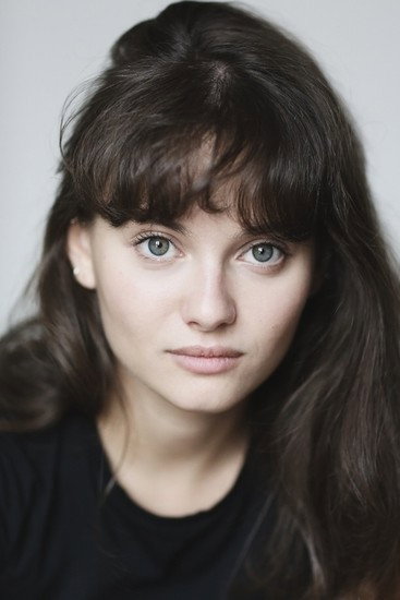 Louve Le Coadou as Lucie in Le Remplaçant