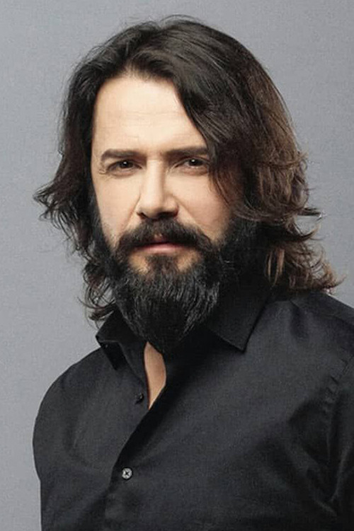 Cem Uçan as Taner Çelikbaş in Bir Umut Yeter