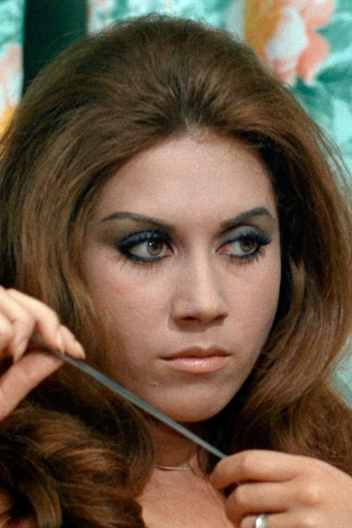 Ivana Novak as Ibidissan in Le amorose notti di Alì Babà