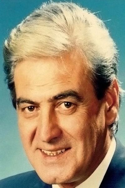 Νίκος Απέργης as Λουτσάνος, Αστυνόμος Β' in Δια ταύτα