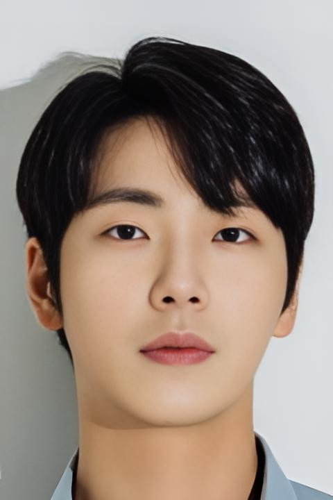 Kim Seong-tae as Seong Gi Kwang [Doo Ri's ex-boyfriend] in Ga Doo Ri’s Sushi Restaurant