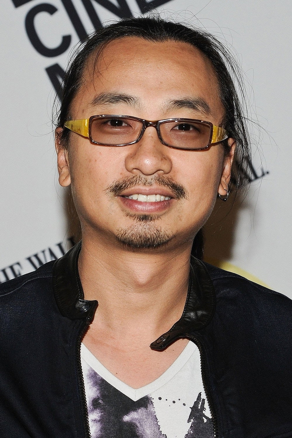 张镭 as Long-Hair Squeegeeing in Beer Goggles