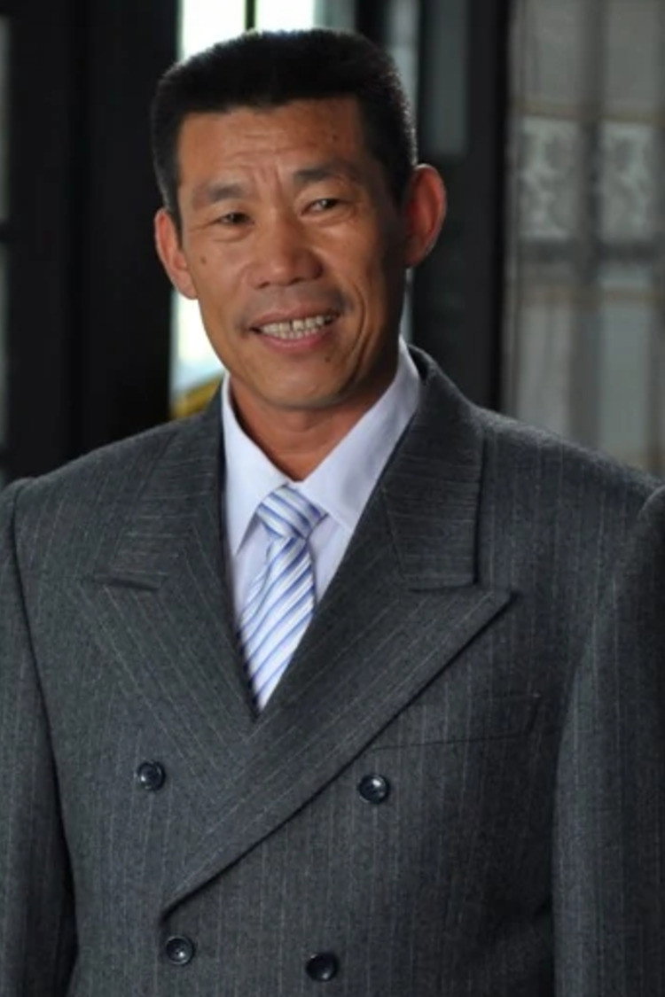 Yang Qingwen as Secretary Kong in The Spring of Salweven